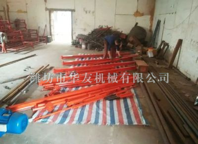 點(diǎn)擊查看詳細(xì)信息<br>標(biāo)題：華友機(jī)械直滑式吊運(yùn)機(jī)發(fā)貨現(xiàn)場 閱讀次數(shù)：6880